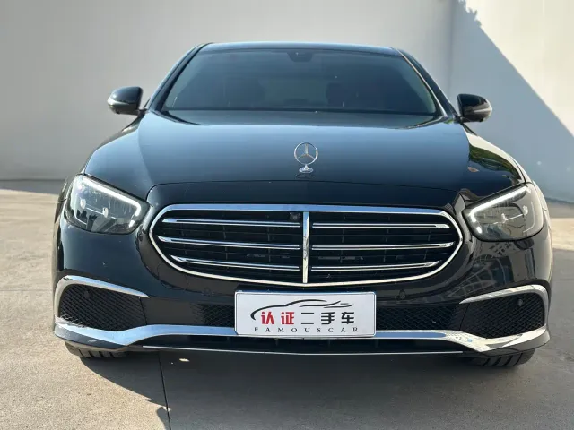 Mercedes-Benz E-Class — Фото автомобиля 2