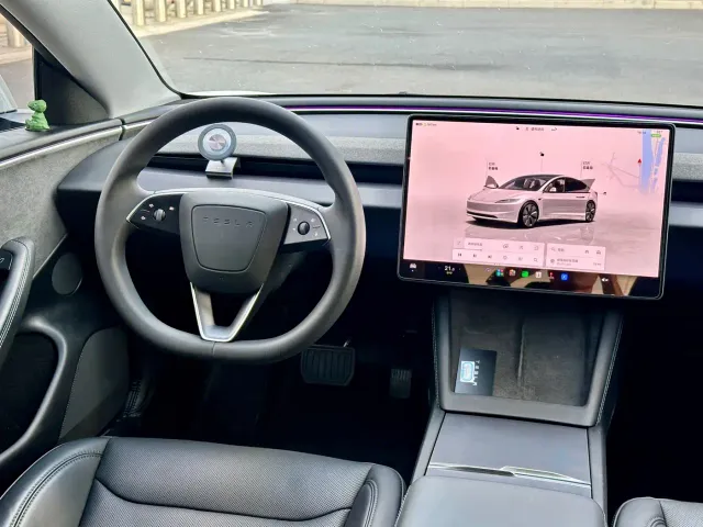 Tesla Model 3 — Фото автомобиля 8