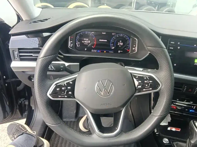 Volkswagen Passat — Фото автомобиля 10