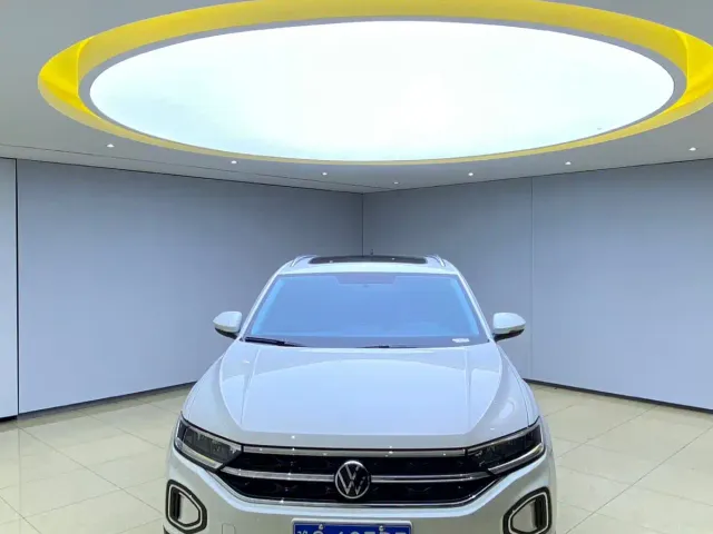 Volkswagen T-Roc — Фото автомобиля 2