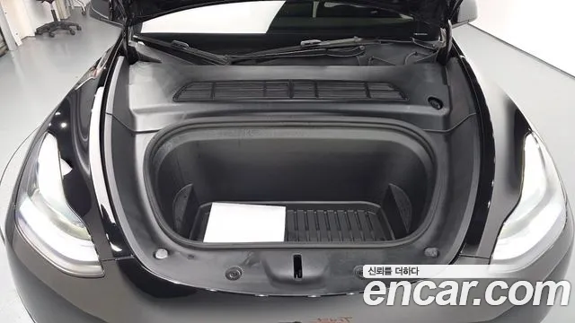 Tesla Model Y — Фото автомобиля 8