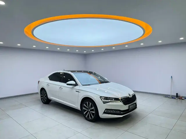 Skoda Superb — Фото автомобиля 3