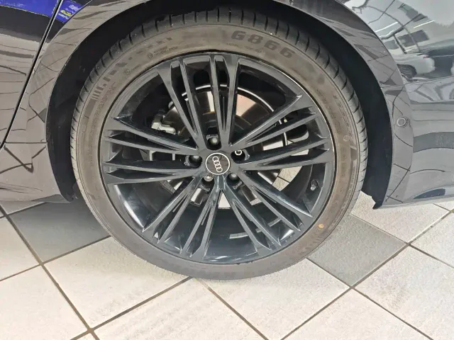 Audi A7L — Фото автомобиля 8