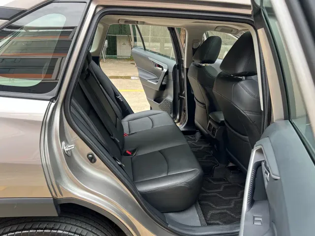 Toyota RAV4 — Фото автомобиля 9