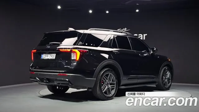 Ford Explorer — Фото автомобиля 2