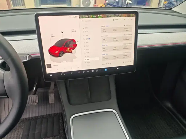 Tesla Model Y — Фото автомобиля 12