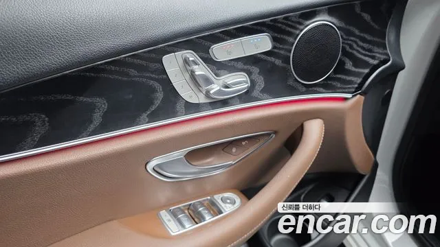 Mercedes-Benz E-Class — Фото автомобиля 18