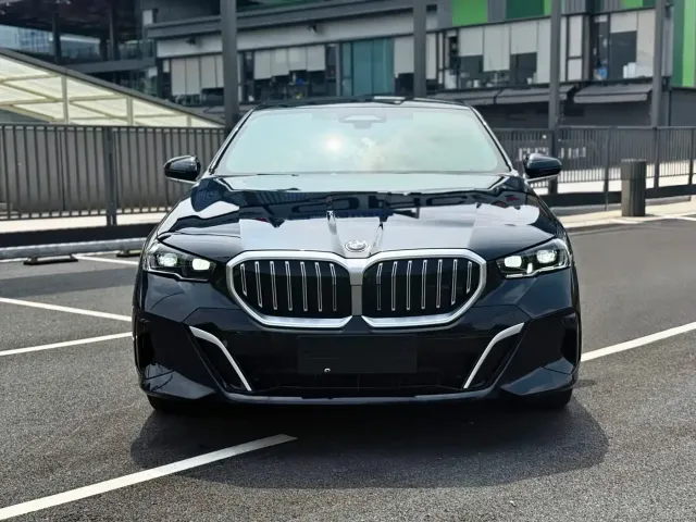 BMW BMW 5 Series 2024 530Li Premium M Sport Package — Фото автомобиля 27