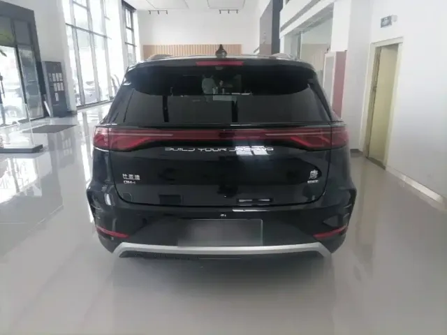 BYD Tang — Фото автомобиля 3
