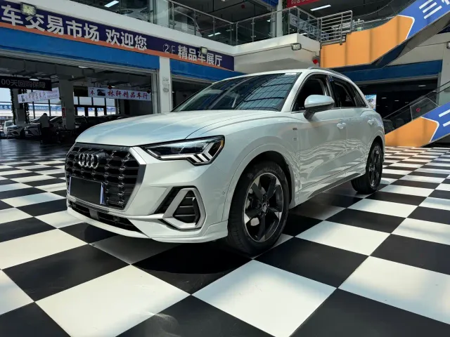 Фотография автомобиля — Audi Q3