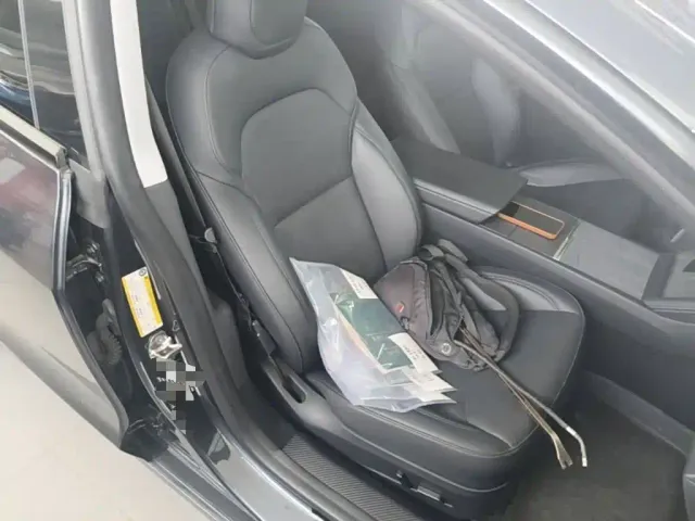 Tesla Model 3 — Фото автомобиля 24