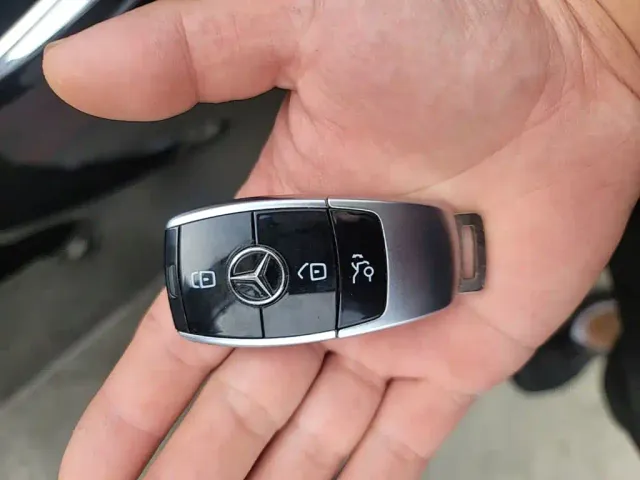Mercedes-Benz E-Class — Фото автомобиля 8