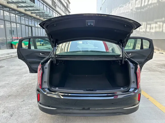 Hongqi E-QM5 — Фото автомобиля 8