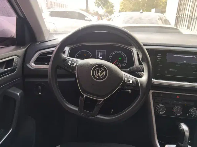 Volkswagen T-Roc — Фото автомобиля 2