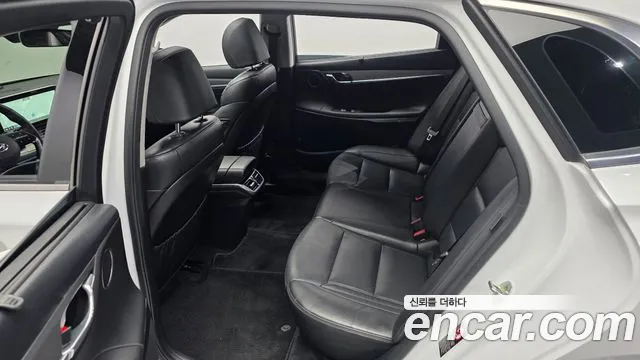 Hyundai Grandeur (New) Hybrid — Фото автомобиля 16