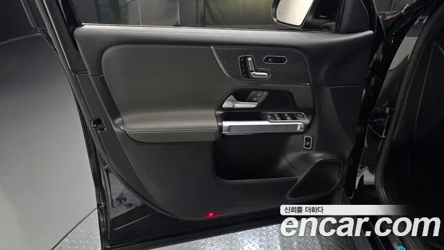 Mercedes-Benz EQB — Фото автомобиля 23