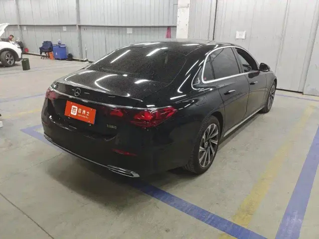 Mercedes-Benz E-Class — Фото автомобиля 2