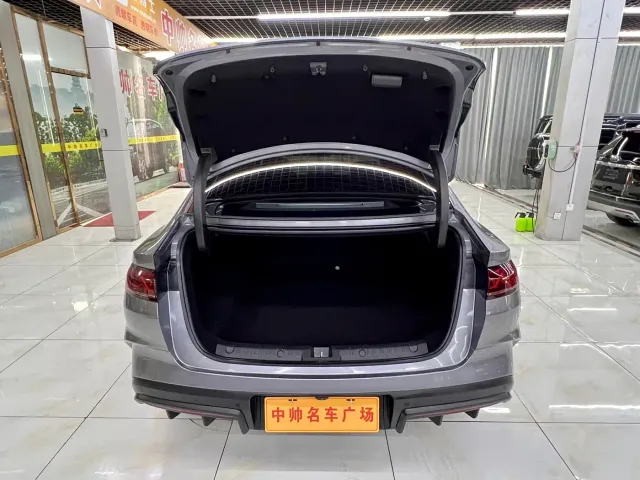 BYD Qin L — Фото автомобиля 8