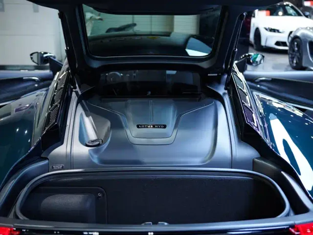 Lotus Emira — Фото автомобиля 26