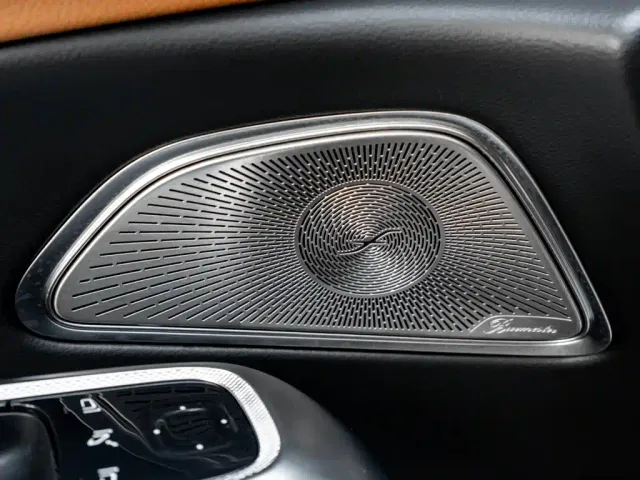 Mercedes-Benz E-Class — Фото автомобиля 24