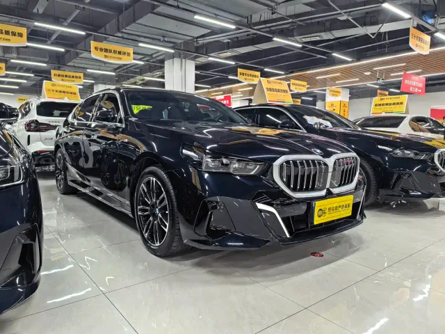 BMW 5 Series — Фото автомобиля 3