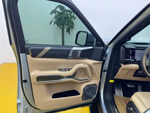 BYD FangChengBao Leopard 8 — Фото автомобиля 4