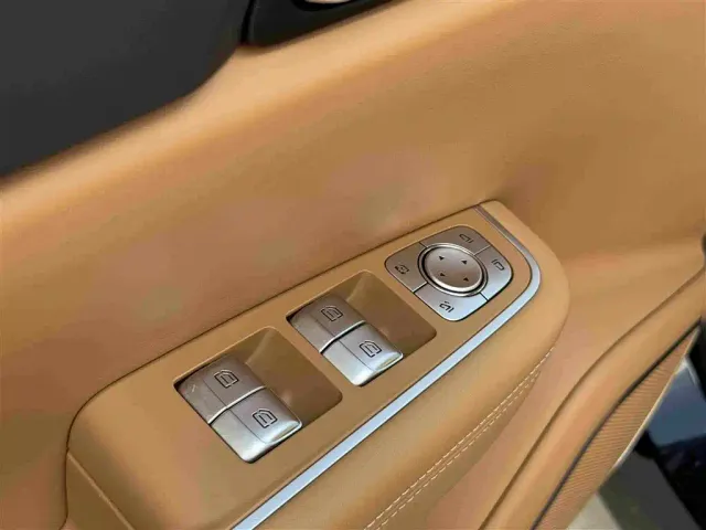 Li Auto ONE — Фото автомобиля 8