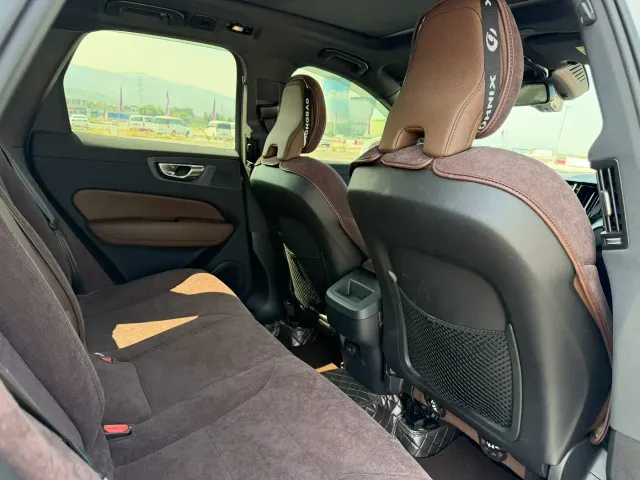 Volvo XC60 — Фото автомобиля 9