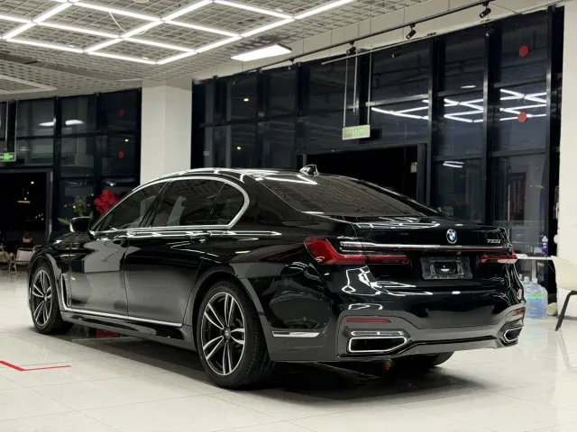 BMW 7 Series — Фото автомобиля 6