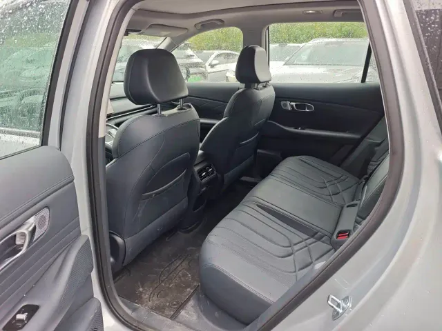 Geely Galaxy Starship 7 EM-i — Фото автомобиля 9