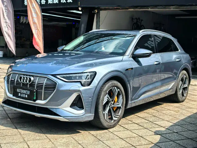 Фотография автомобиля — Audi e-tron