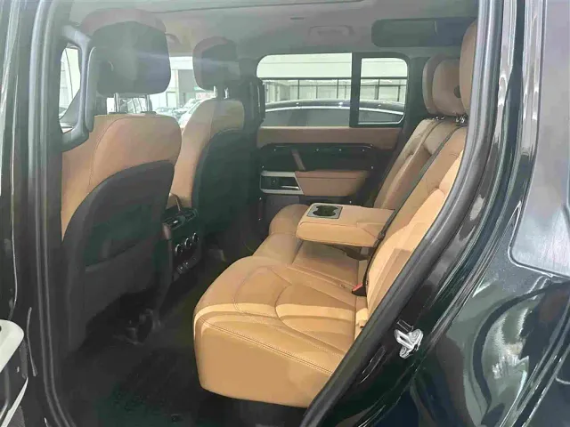 Land Rover Defender — Фото автомобиля 13