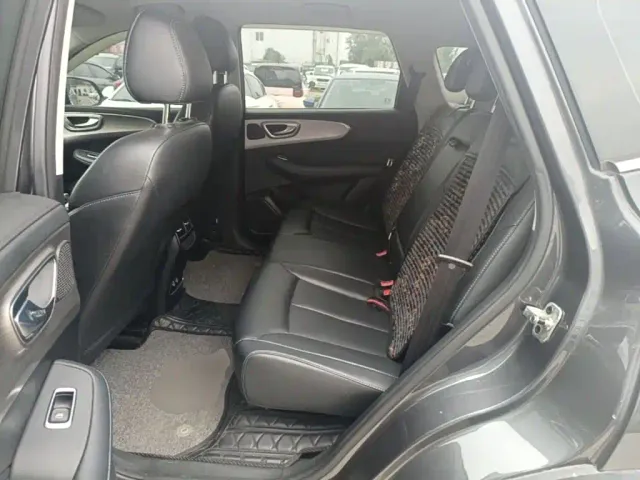 Roewe RX5 — Фото автомобиля 16