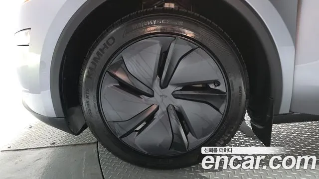 Tesla Model Y — Фото автомобиля 4