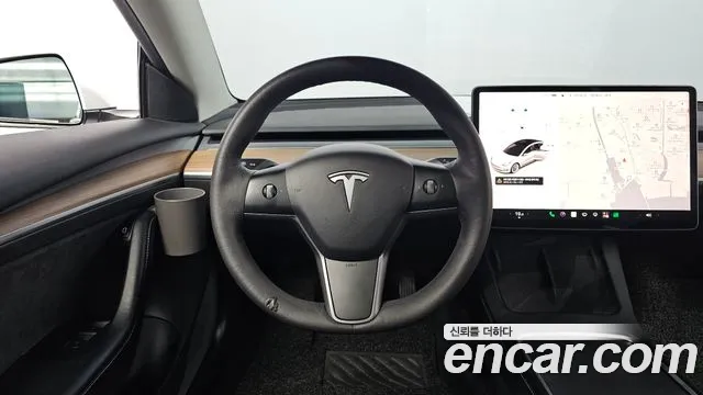 Tesla Model 3 — Фото автомобиля 17