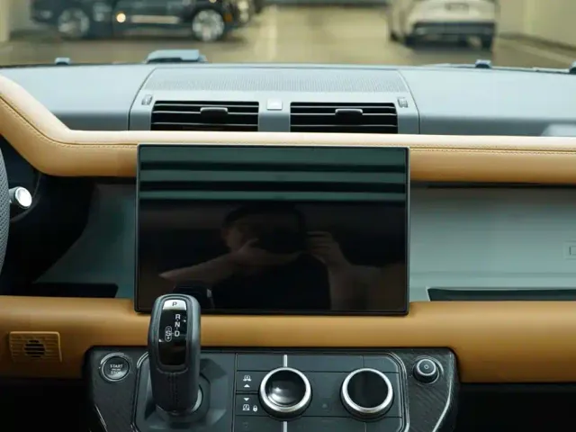 Land Rover Defender — Фото автомобиля 18