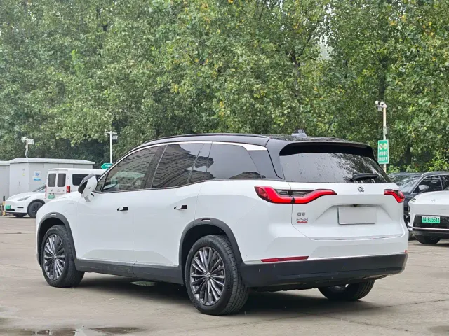 Nio ES8 — Фото автомобиля 19