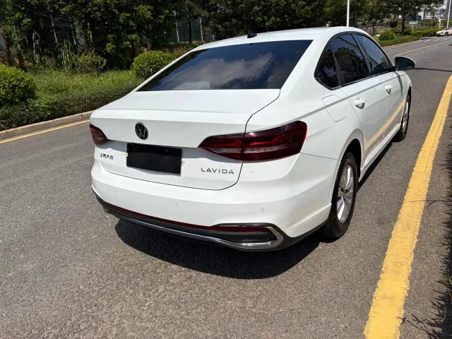 Volkswagen Lavida — Фото автомобиля 14