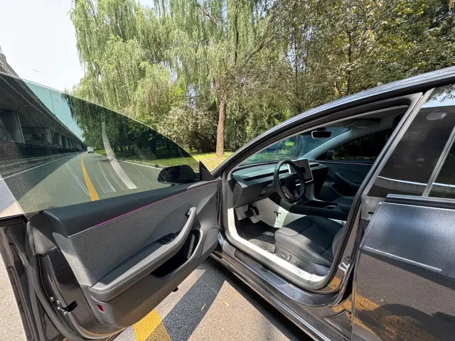 Tesla Model 3 — Фото автомобиля 11