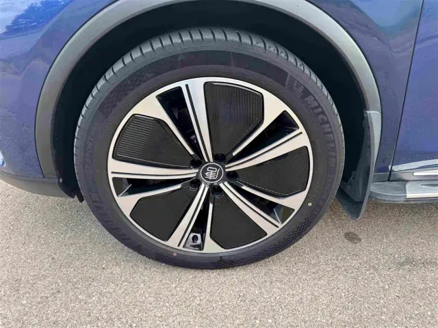 BYD Tang — Фото автомобиля 22