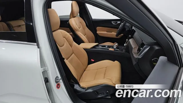 Вольво XC60 — Фото автомобиля 10