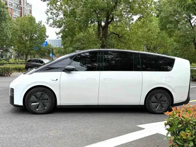 Li Auto MEGA — Фото автомобиля 2