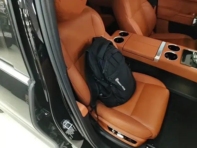 Li Auto L8 — Фото автомобиля 24