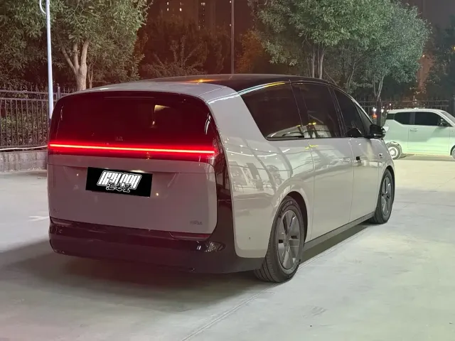 Li Auto Li Auto MEGA 2024 Ultra — Фото автомобиля 2