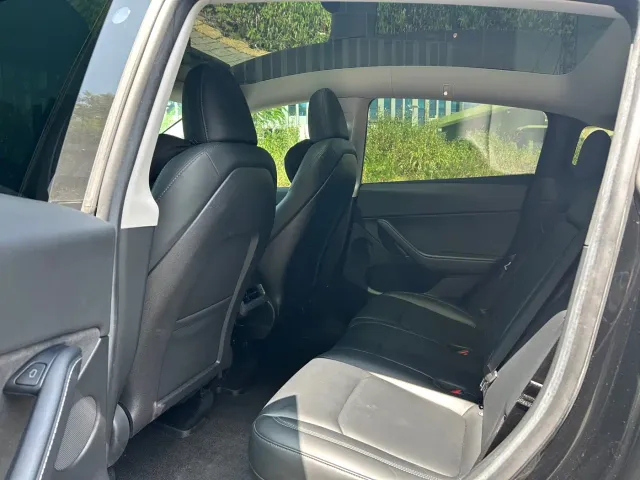 Tesla Model Y — Фото автомобиля 6