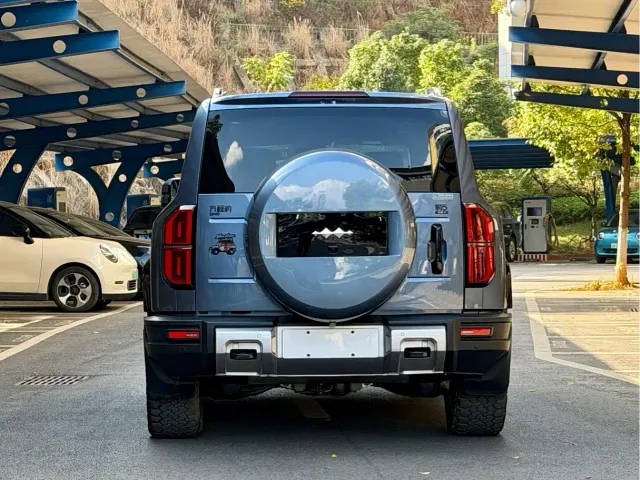 Fang Cheng Bao Leopard 5 2023 Yun Nian Flagship Edition — Фото автомобиля 5