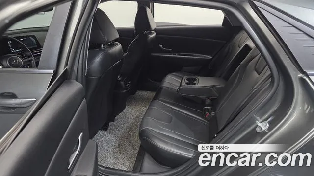Hyundai AVANTE Avante (CN7) — Фото автомобиля 12