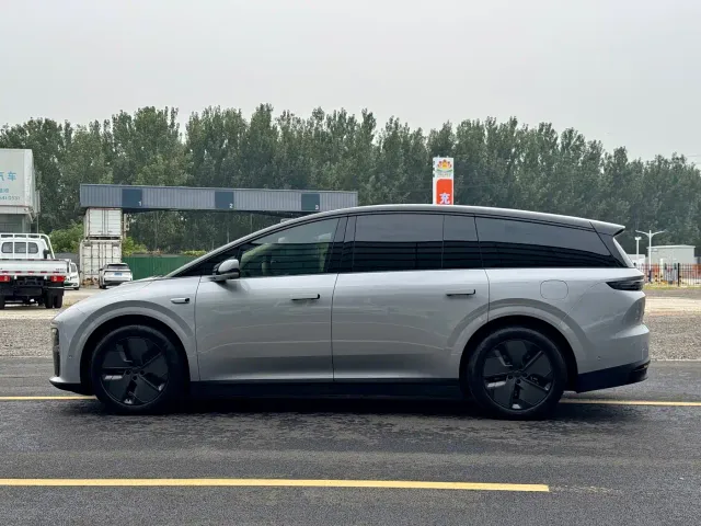 Li Auto i8 — Фото автомобиля 5