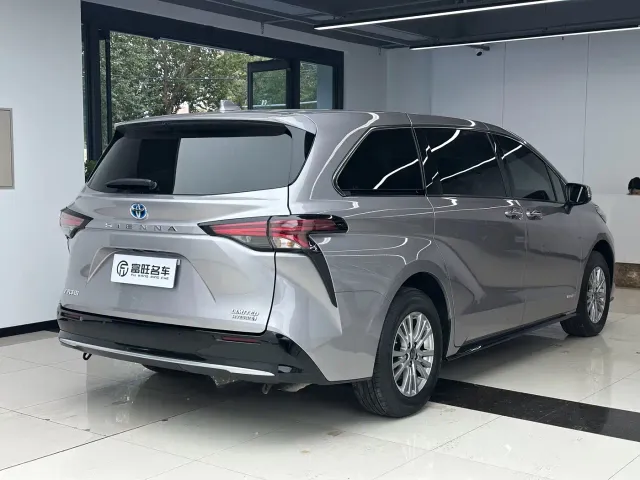 Toyota Sienna — Фото автомобиля 21