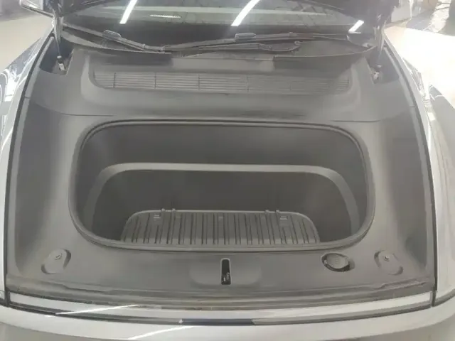 Tesla Model Y — Фото автомобиля 10